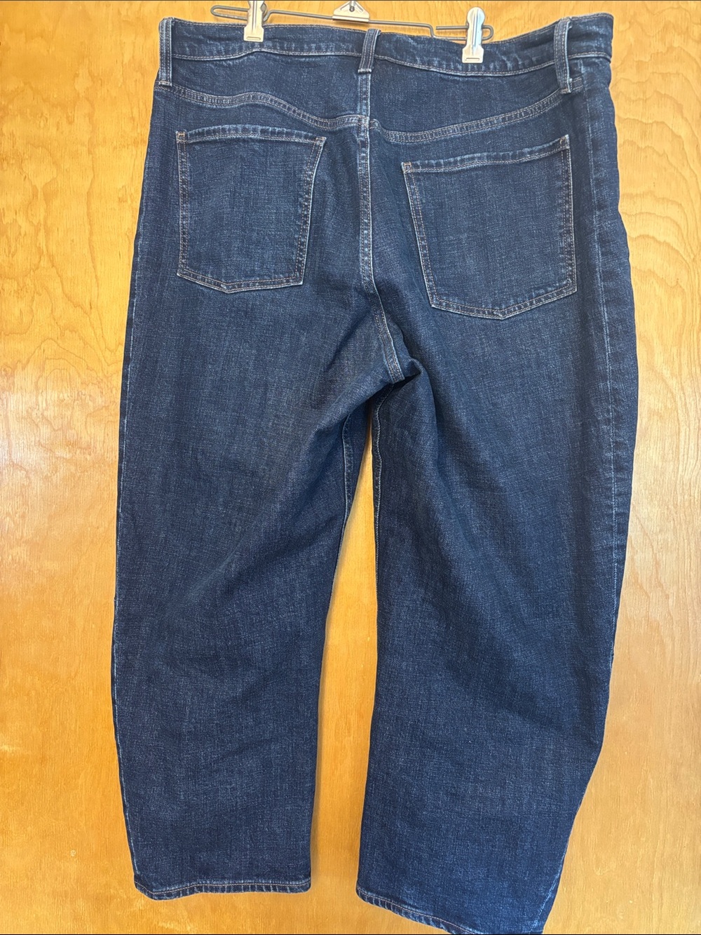 Old Navy Women’s Dark Wash Barrel Leg Jeans - Picture 3 of 3